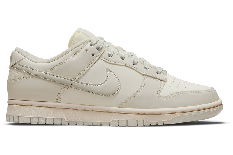 Nike Dunk Low 'Light Bone' (W)